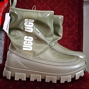 UGG Classic Brellah Mini Boot in Burnt Olive Size 7